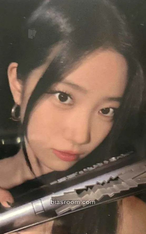 Kazuha Flame Rises Tour (2023) Photocard - LE SSERAFIM - LE SSERAFIM K-pop photocard