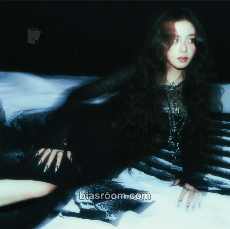 Jisoo AMORTAGE (Jisoo solo) Photocard - BLACKPINK - BLACKPINK K-pop photocard