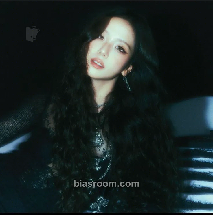 Jisoo AMORTAGE (Jisoo solo) Photocard - BLACKPINK - BLACKPINK K-pop photocard