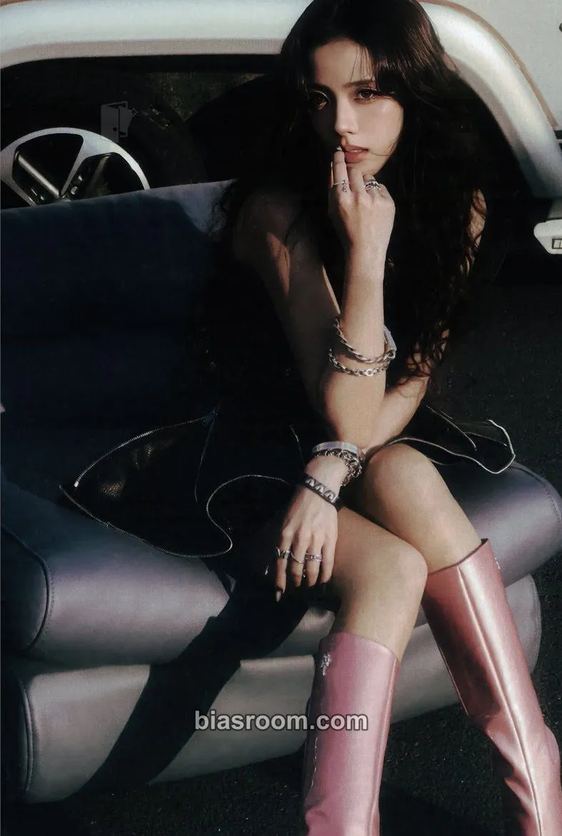 Jisoo AMORTAGE (Jisoo solo) Photocard - BLACKPINK - BLACKPINK K-pop photocard