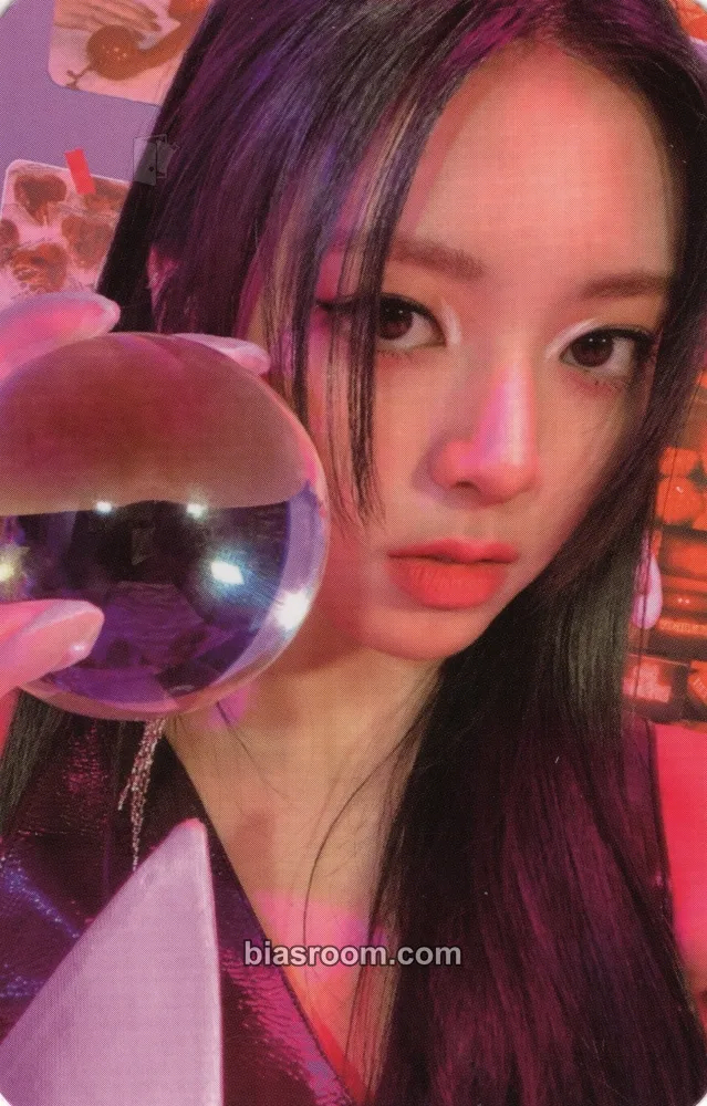 Yuna GUESS WHO Photocard - ITZY - ITZY K-pop photocard