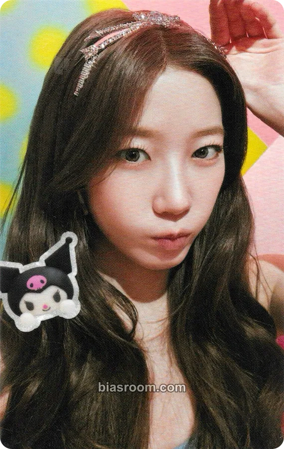 Kazuha DIFFERENT Photocard - LE SSERAFIM - LE SSERAFIM K-pop photocard