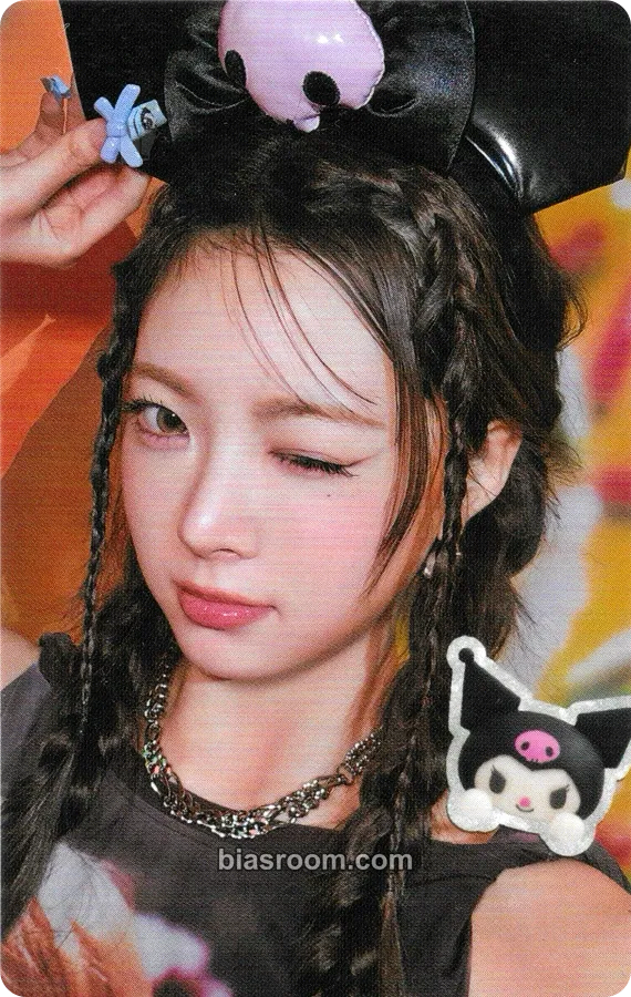 Hong Eunchae DIFFERENT Photocard - LE SSERAFIM - LE SSERAFIM K-pop photocard