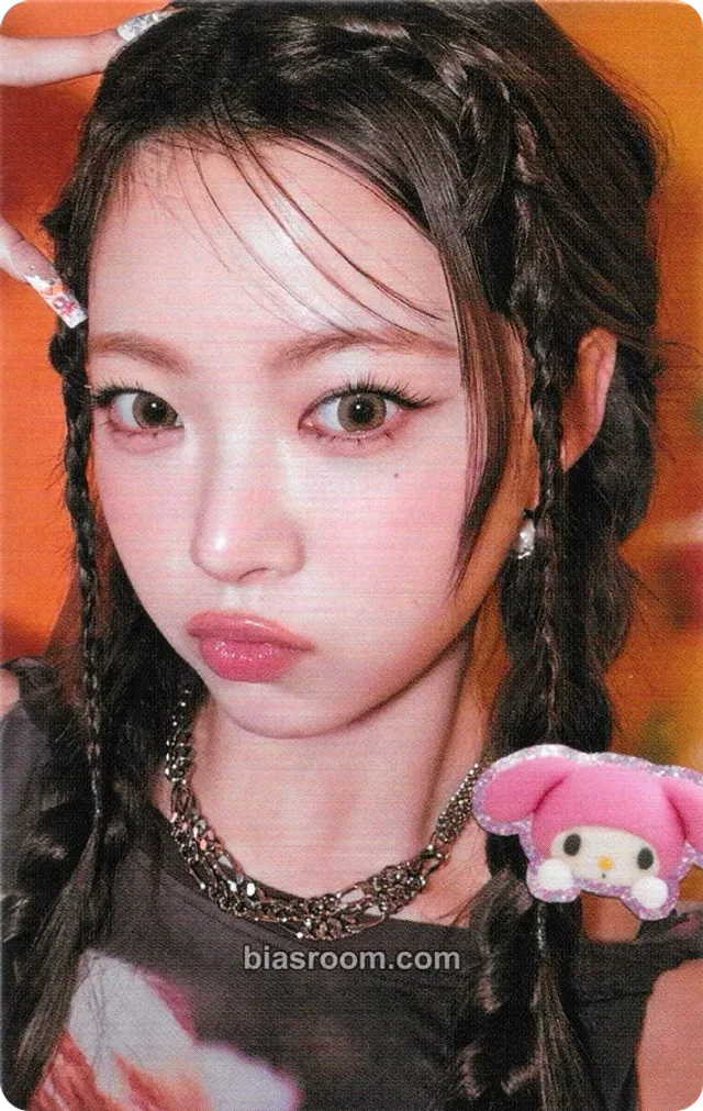 LE SSERAFIM - Hong Eunchae - DIFFERENT Album my melody & kuromi version my melody