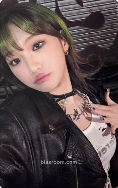 Kim Chaewon DIFFERENT Photocard - LE SSERAFIM - LE SSERAFIM K-pop photocard