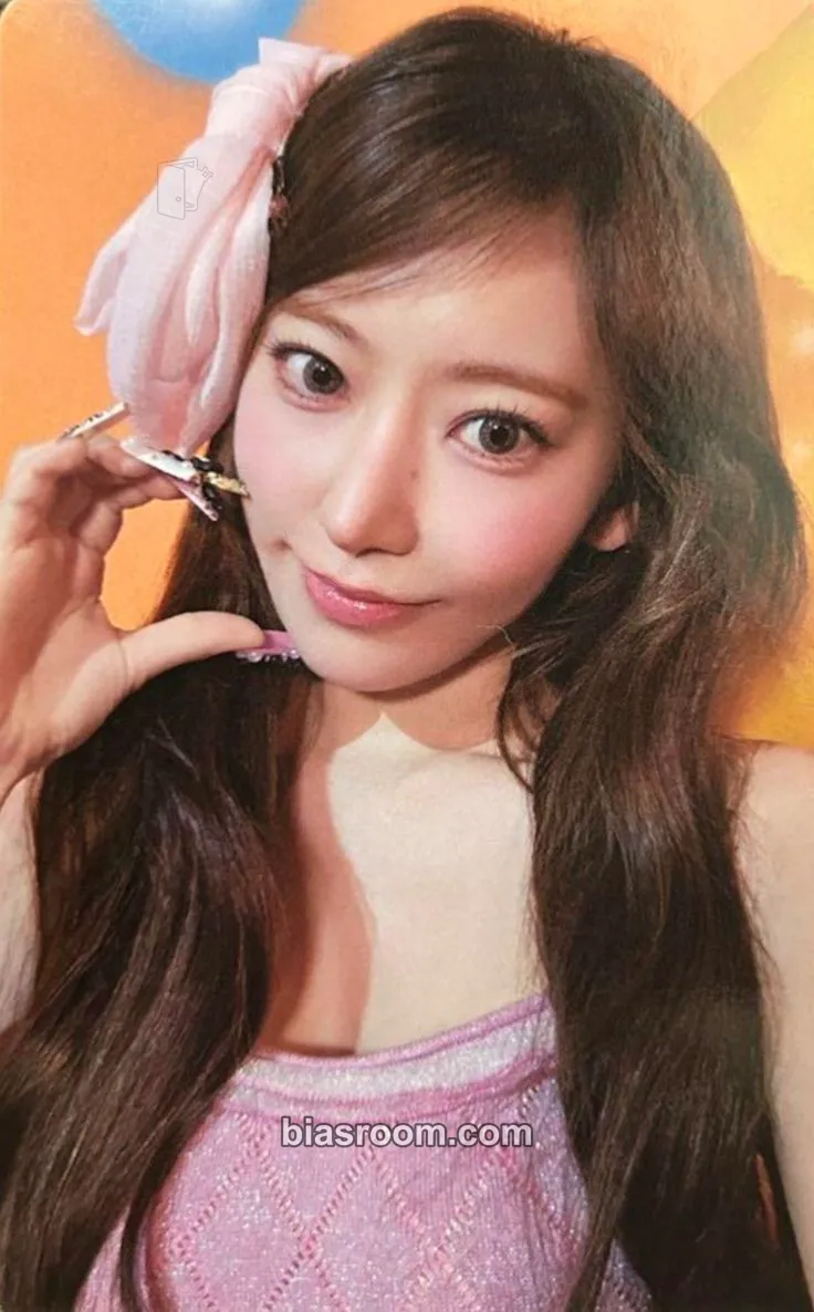 Sakura DIFFERENT Photocard - LE SSERAFIM - LE SSERAFIM K-pop photocard