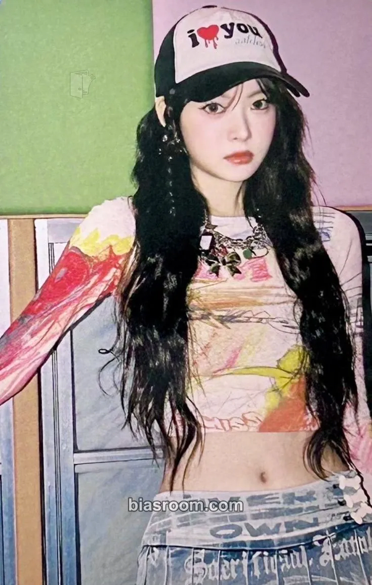 Hong Eunchae DIFFERENT Photocard - LE SSERAFIM - LE SSERAFIM K-pop photocard
