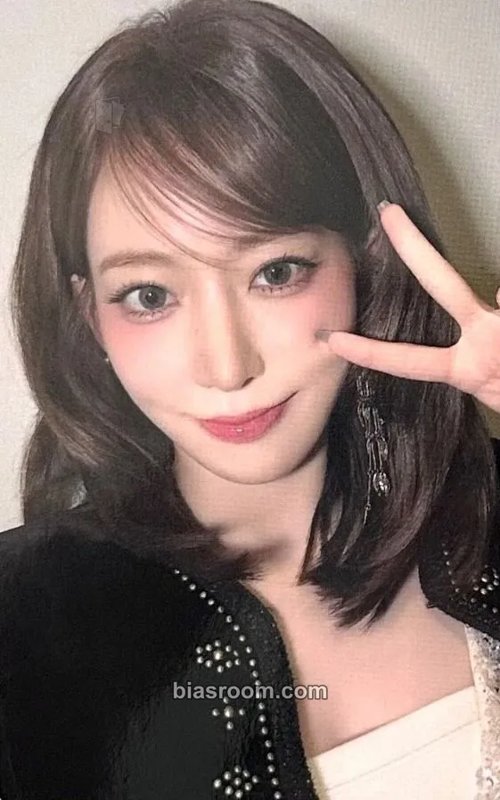 Sakura DIFFERENT Photocard - LE SSERAFIM - LE SSERAFIM K-pop photocard