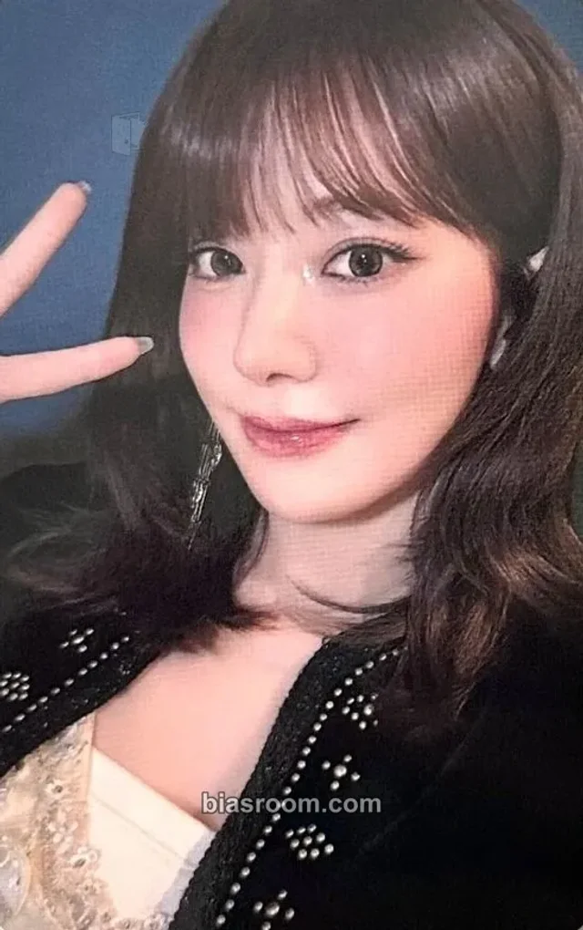 LE SSERAFIM - Sakura - DIFFERENT Album on-site preorder event benefit easy crazy hot tour nagoya weverse japan