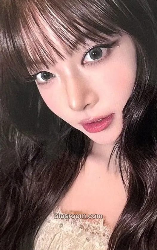 Hong Eunchae DIFFERENT Photocard - LE SSERAFIM - LE SSERAFIM K-pop photocard