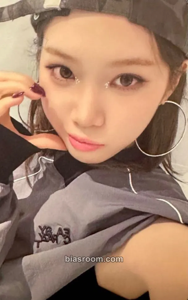 Kim Chaewon DIFFERENT Photocard - LE SSERAFIM - LE SSERAFIM K-pop photocard