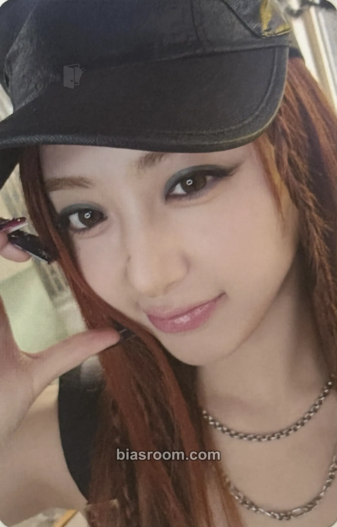 Huh Yunjin DIFFERENT Photocard - LE SSERAFIM - LE SSERAFIM K-pop photocard