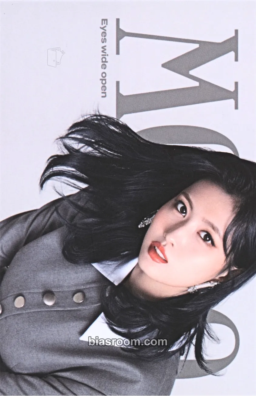 Momo Eyes Wide Open Photocard - TWICE - TWICE K-pop photocard