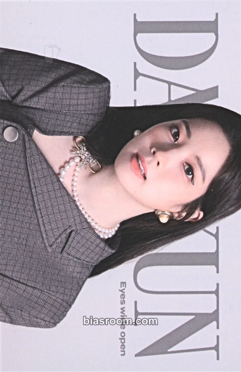 Dahyun Eyes Wide Open Photocard - TWICE - TWICE K-pop photocard