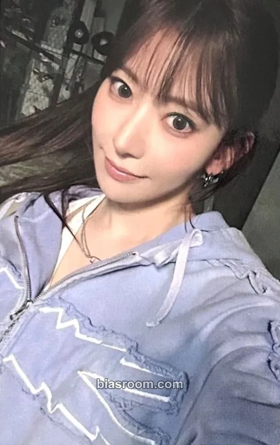 Sakura DIFFERENT Photocard - LE SSERAFIM - LE SSERAFIM K-pop photocard