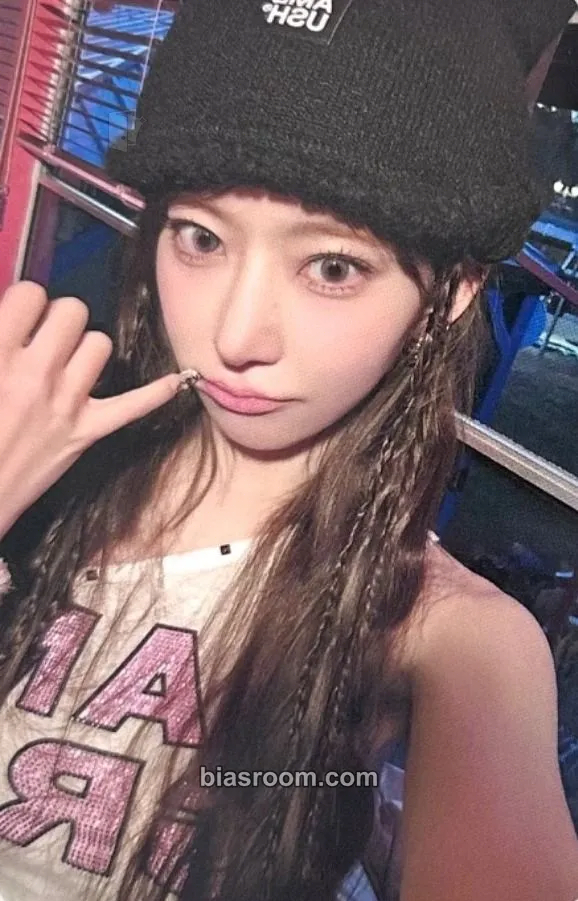 Sakura DIFFERENT Photocard - LE SSERAFIM - LE SSERAFIM K-pop photocard