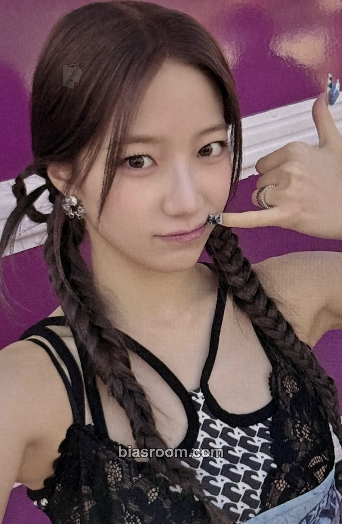 Kazuha DIFFERENT Photocard - LE SSERAFIM - LE SSERAFIM K-pop photocard