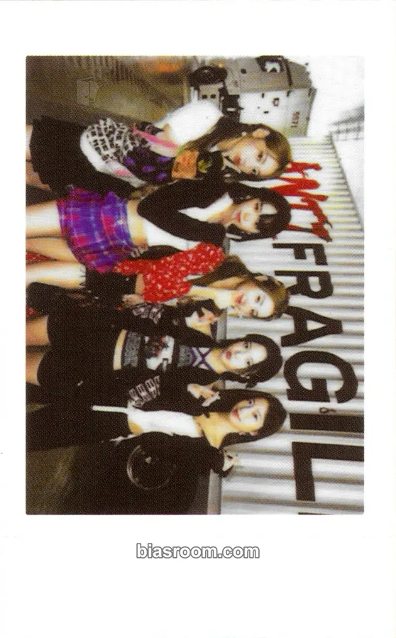 ANTIFRAGILE Photocard - LE SSERAFIM - LE SSERAFIM K-pop photocard