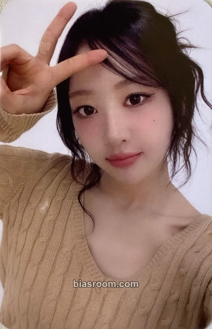 Yves NPOMV PORTUGUÊS Zine Magazine Photocard - Yves - Yves K-pop photocard