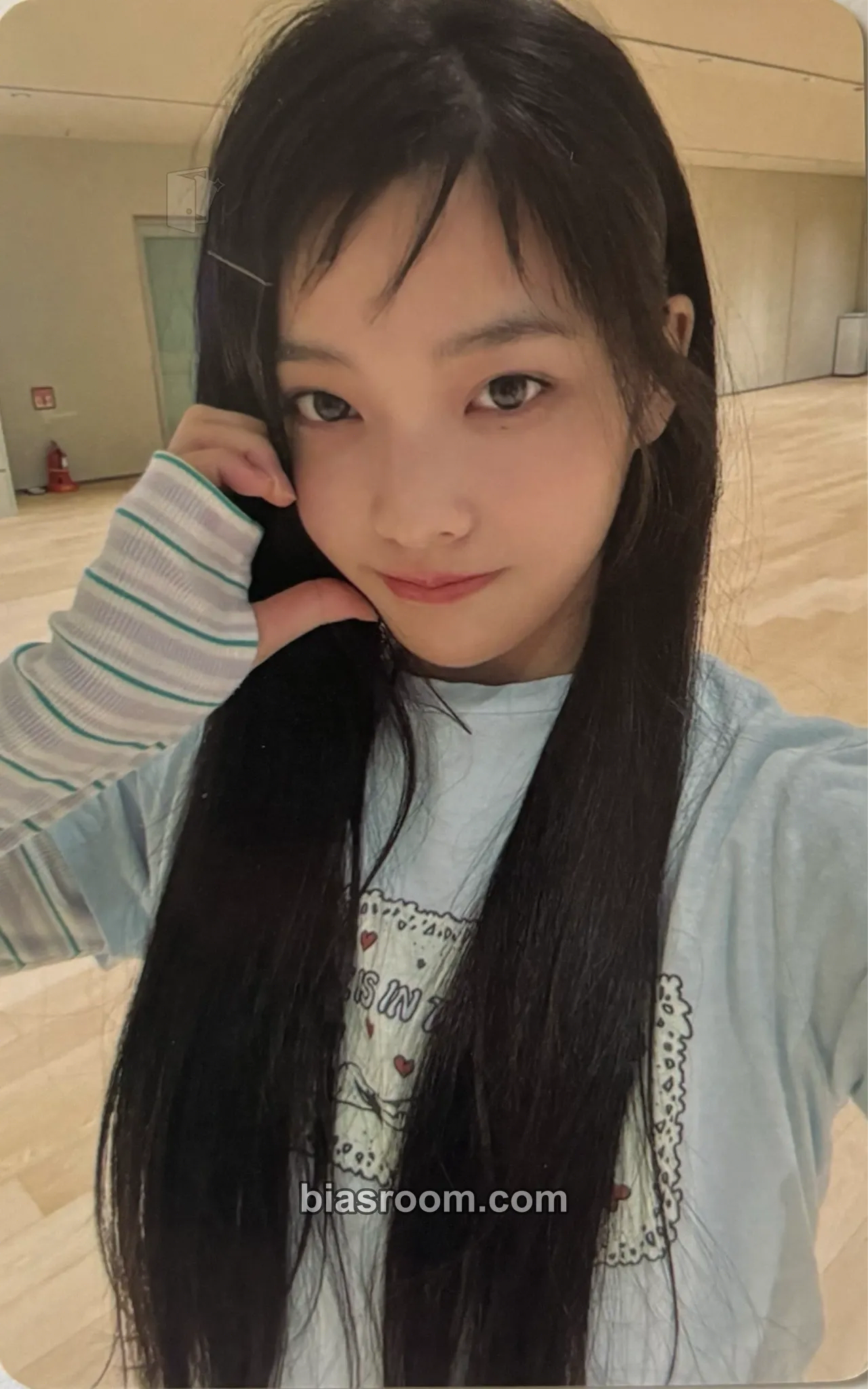 Iroha SUPER REAL ME Photocard - ILLIT - ILLIT K-pop photocard