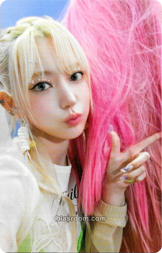 Sakura CRAZY (Japanese Ver.) Photocard - LE SSERAFIM - LE SSERAFIM K-pop photocard