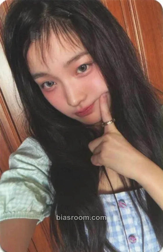 Iroha SUPER REAL ME Photocard - ILLIT - ILLIT K-pop photocard