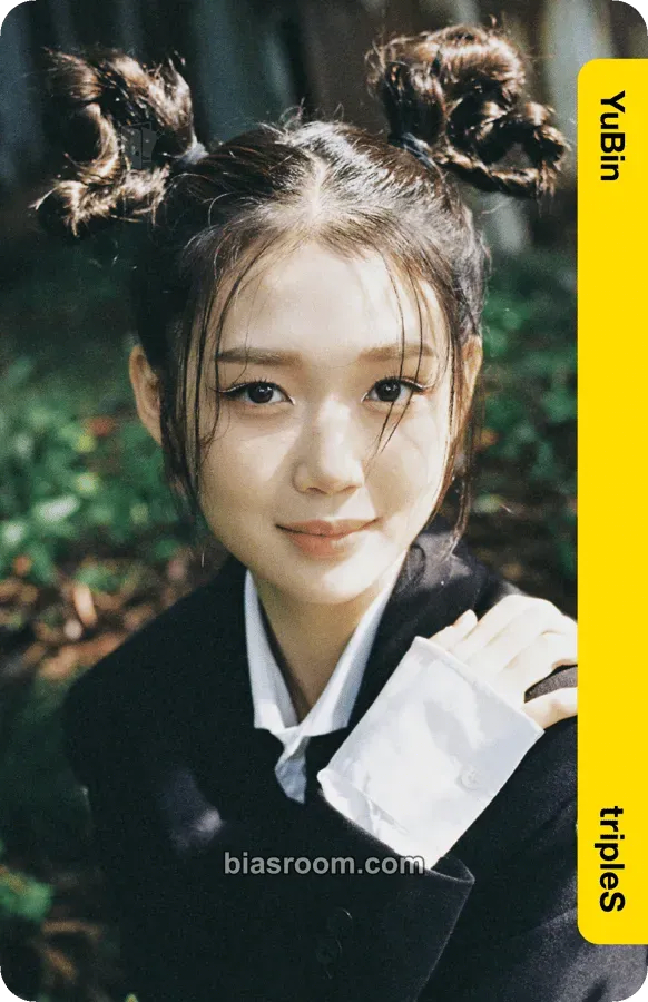 Yubin Atom01 First Class Objekts Photocard - tripleS - tripleS K-pop photocard