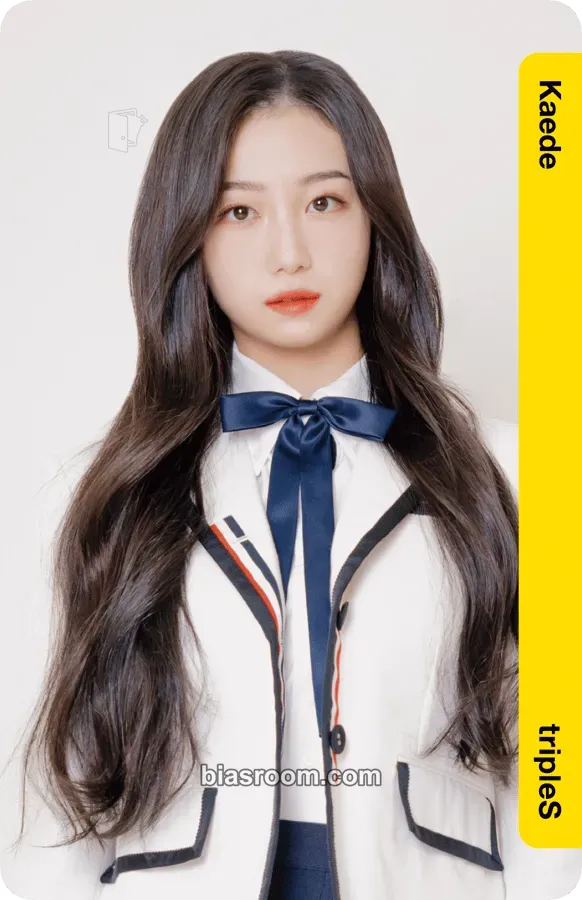 Kaede Atom01 First Class Objekts Photocard - tripleS - tripleS K-pop photocard