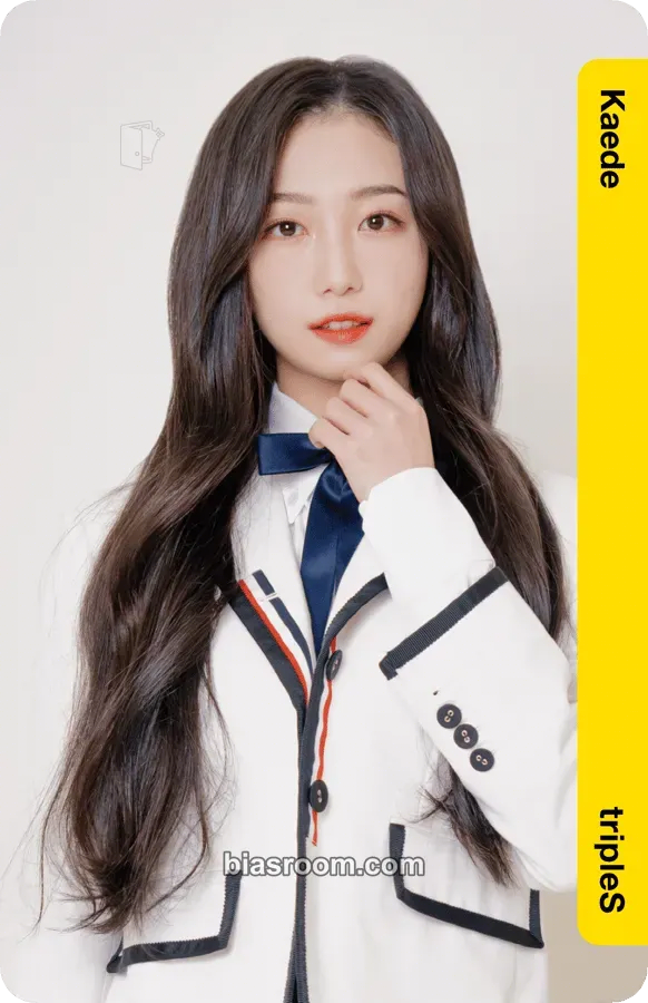 Kaede Atom01 First Class Objekts Photocard - tripleS - tripleS K-pop photocard