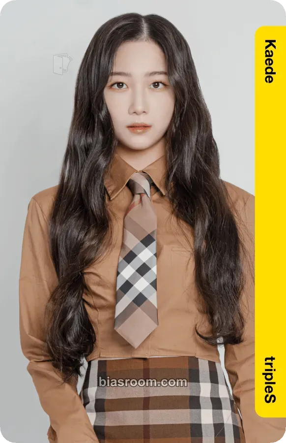 Kaede Atom01 First Class Objekts Photocard - tripleS - tripleS K-pop photocard