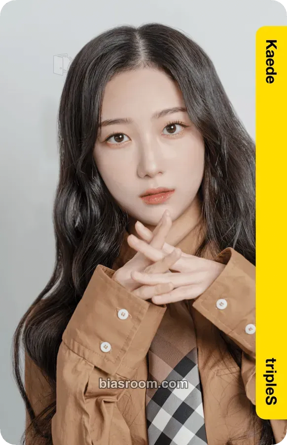 Kaede Atom01 First Class Objekts Photocard - tripleS - tripleS K-pop photocard