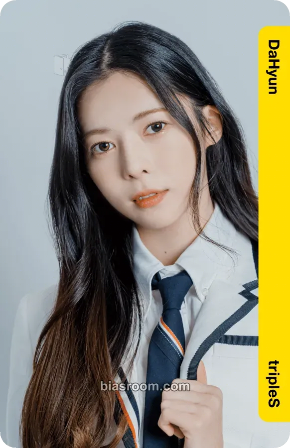 Dahyun Atom01 First Class Objekts Photocard - tripleS - tripleS K-pop photocard
