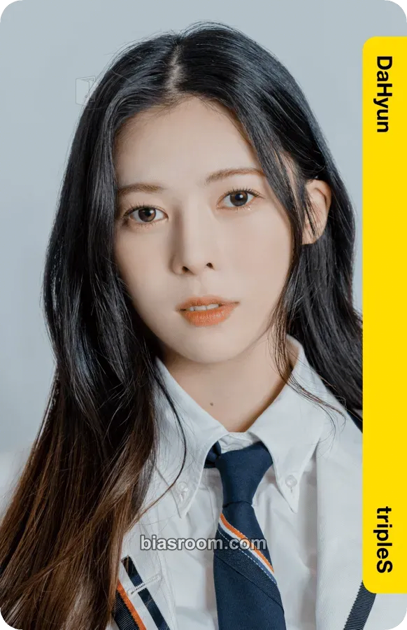 Dahyun Atom01 First Class Objekts Photocard - tripleS - tripleS K-pop photocard