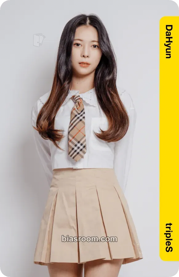 Dahyun Atom01 First Class Objekts Photocard - tripleS - tripleS K-pop photocard