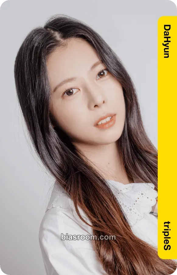 Dahyun Atom01 First Class Objekts Photocard - tripleS - tripleS K-pop photocard