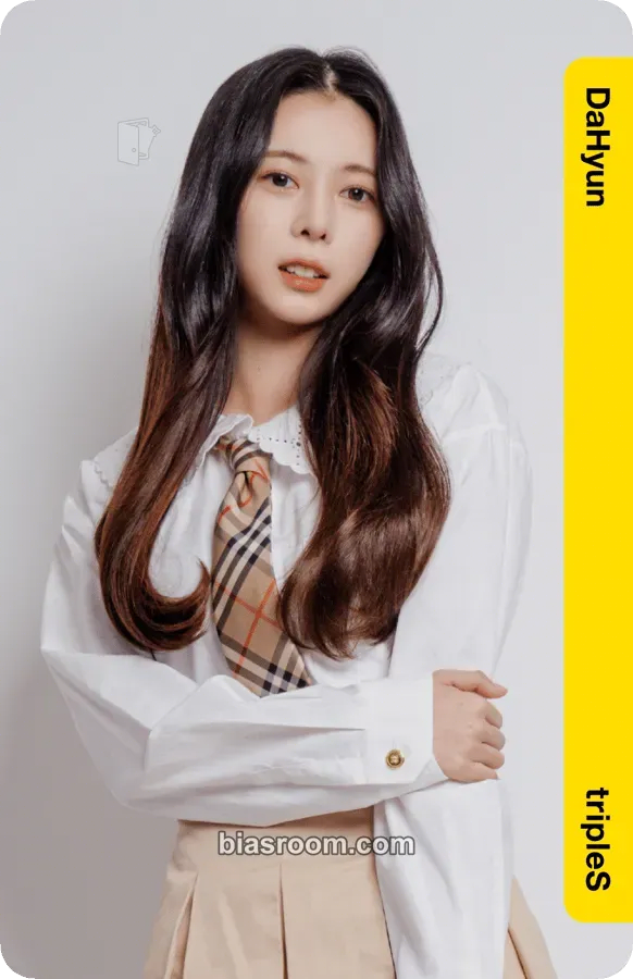 Dahyun Atom01 First Class Objekts Photocard - tripleS - tripleS K-pop photocard