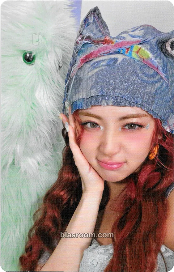 Huh Yunjin CRAZY (Japanese Ver.) Photocard - LE SSERAFIM - LE SSERAFIM K-pop photocard