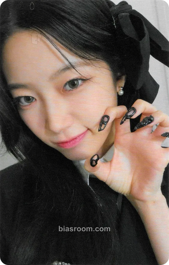 Kazuha CRAZY (Japanese Ver.) Photocard - LE SSERAFIM - LE SSERAFIM K-pop photocard