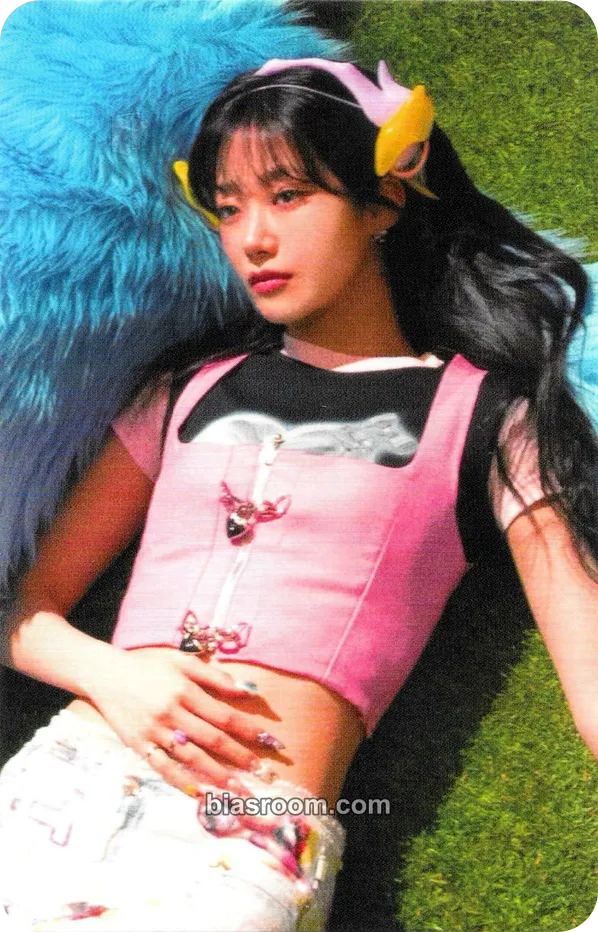 Kazuha CRAZY (Japanese Ver.) Photocard - LE SSERAFIM - LE SSERAFIM K-pop photocard