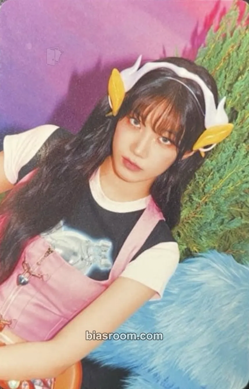 Kazuha CRAZY (Japanese Ver.) Photocard - LE SSERAFIM - LE SSERAFIM K-pop photocard
