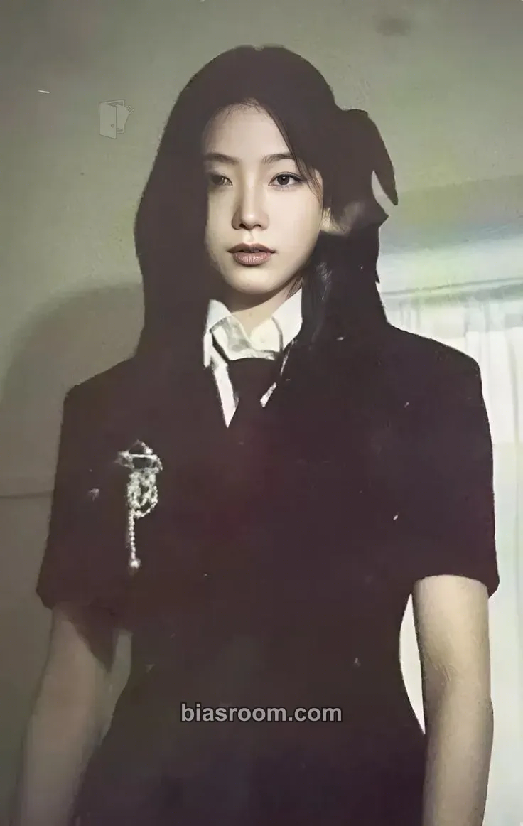 Kazuha CRAZY (Japanese Ver.) Photocard - LE SSERAFIM - LE SSERAFIM K-pop photocard