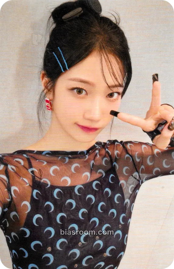Kazuha CRAZY (Japanese Ver.) Photocard - LE SSERAFIM - LE SSERAFIM K-pop photocard