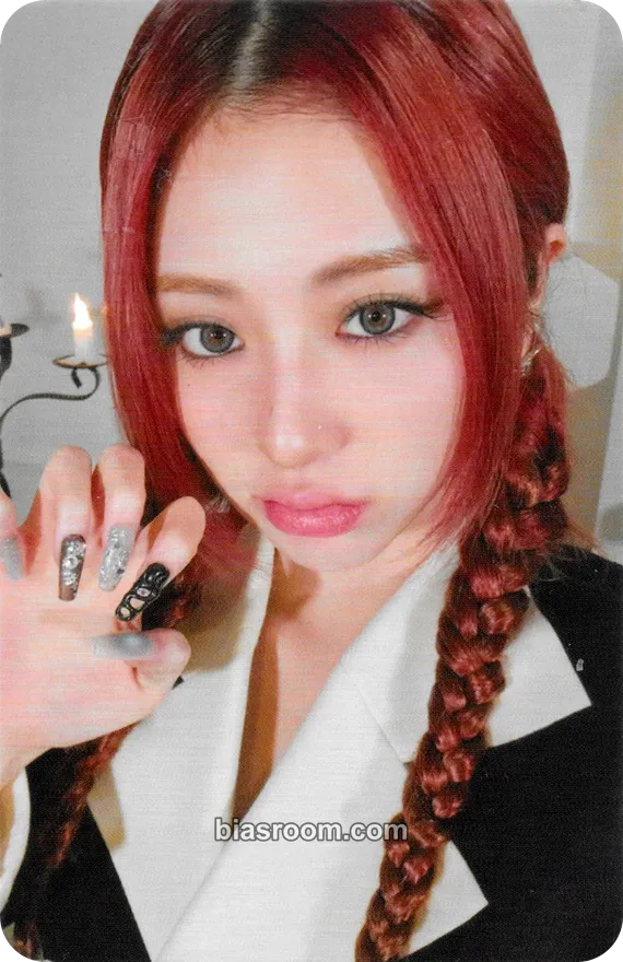 Huh Yunjin CRAZY (Japanese Ver.) Photocard - LE SSERAFIM - LE SSERAFIM K-pop photocard
