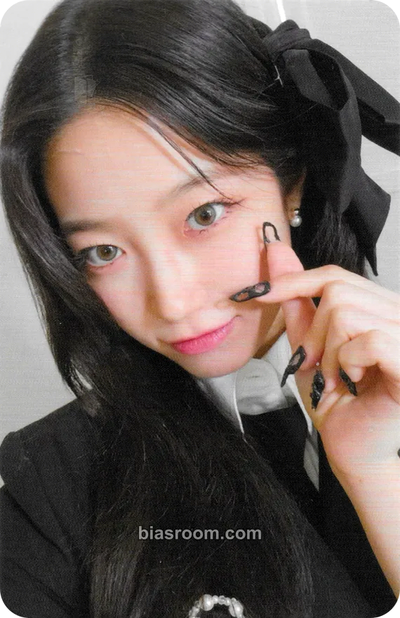 Kazuha CRAZY (Japanese Ver.) Photocard - LE SSERAFIM - LE SSERAFIM K-pop photocard