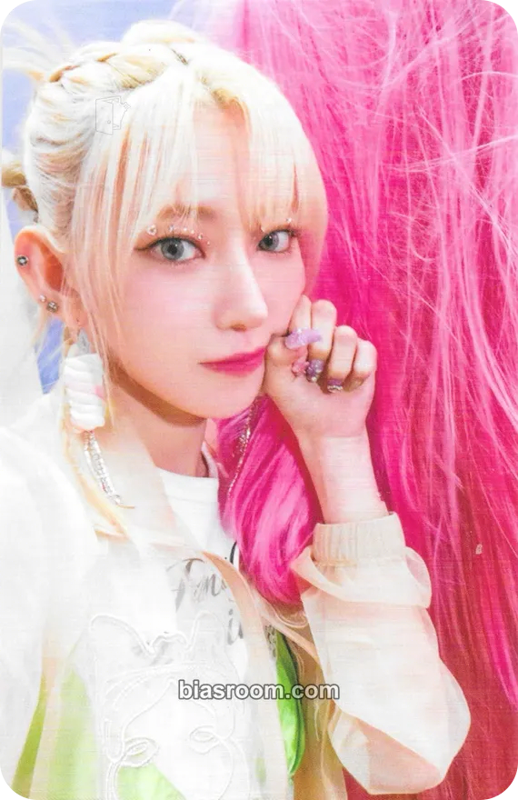 Sakura CRAZY (Japanese Ver.) Photocard - LE SSERAFIM - LE SSERAFIM K-pop photocard