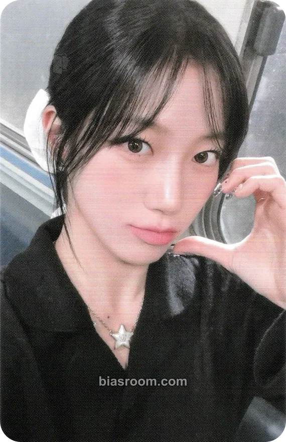 Kazuha CRAZY (Japanese Ver.) Photocard - LE SSERAFIM - LE SSERAFIM K-pop photocard