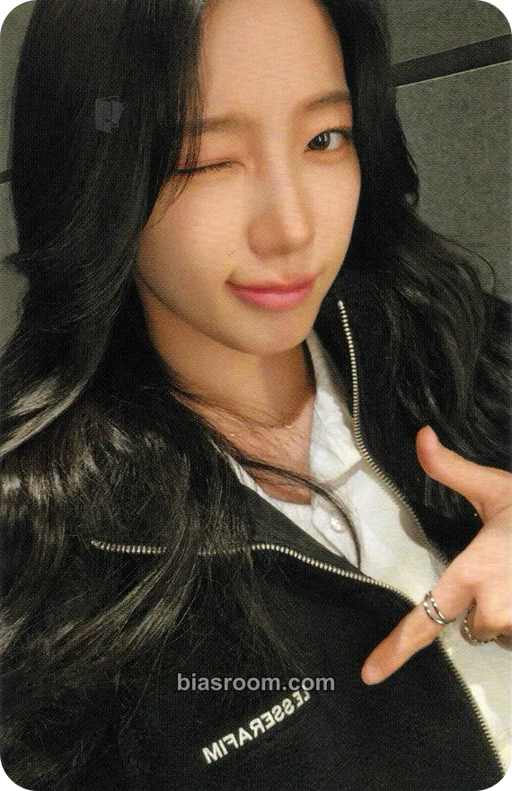 Kazuha CRAZY (Japanese Ver.) Photocard - LE SSERAFIM - LE SSERAFIM K-pop photocard