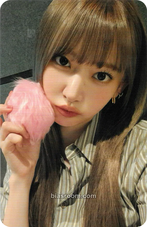 Sakura CRAZY (Japanese Ver.) Photocard - LE SSERAFIM - LE SSERAFIM K-pop photocard