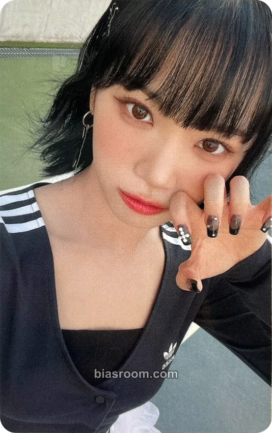 Kim Chaewon UNFORGIVEN (Japanese Ver) Photocard - LE SSERAFIM - LE SSERAFIM K-pop photocard