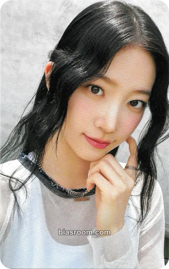 Kazuha UNFORGIVEN (Japanese Ver) Photocard - LE SSERAFIM - LE SSERAFIM K-pop photocard